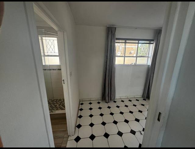 1 BEDROOM FLAT TO LET IN ESSENWOOD
